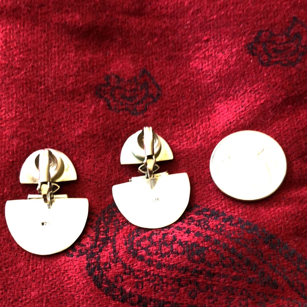 Vintage sterling onyx and zirconia earring. - Picture 4 of 5